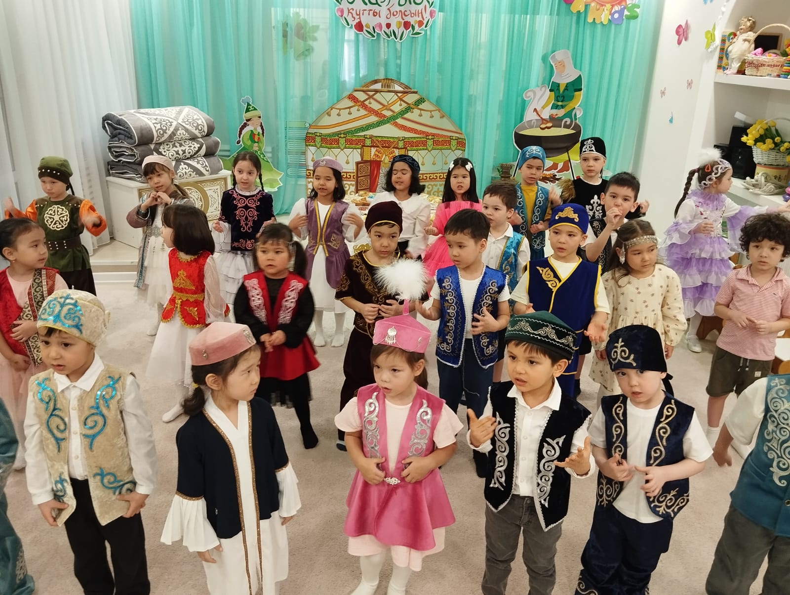 Моменты из жизни Mega Kids Chubary (1)